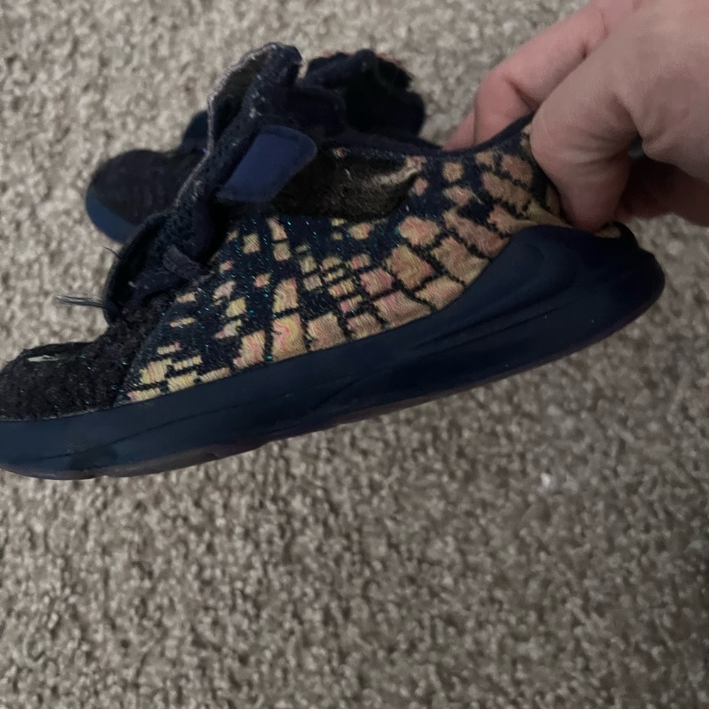 Nike Lebron toddler shoes - Picture 4 of 6